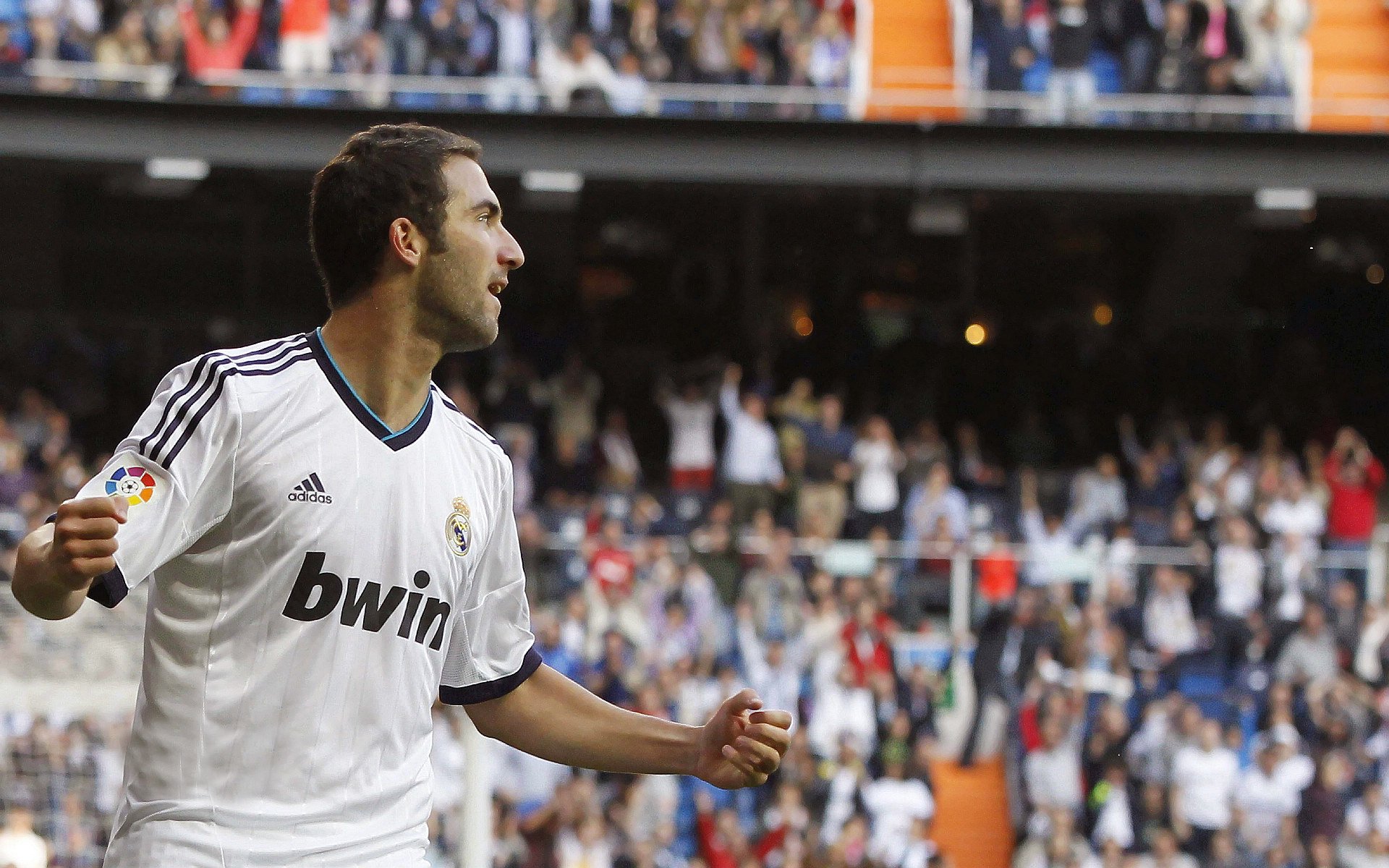 五大联赛是否普遍采用前场控球后中路传递提速战术，控球前锋